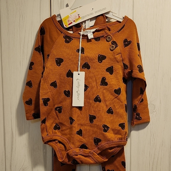 Emily and Oliver Baby Outfit with Headband - Picture 3 of 7